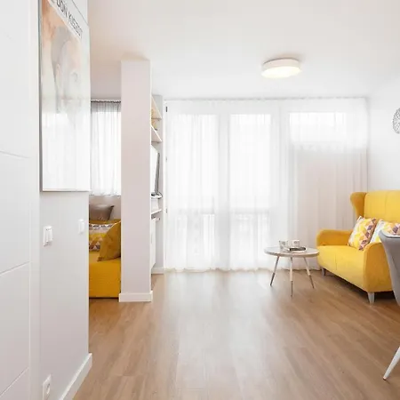 Center By Renters Apartment