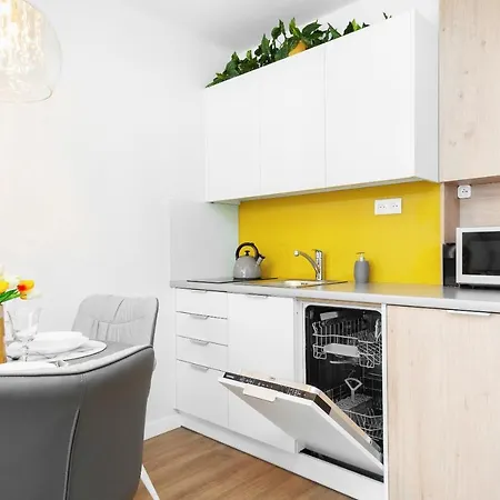 Center By Renters Apartment *